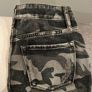 Kancan Camo Crop / 5/26 / NWT / Camo